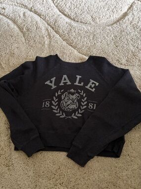 Forever 21 Black YALE Graphic Crewneck Sweatshirt